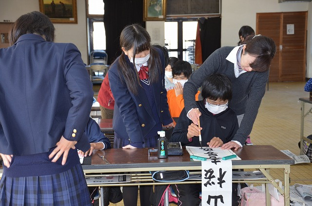 瀬戸内町「子ども書初め大会」が行われました。